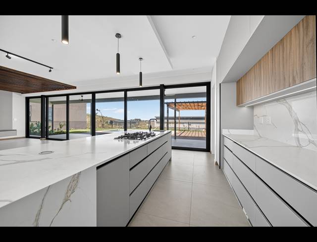 5 BEDROOM HOUSE FOR SALE IN ZULULAMI LUXURY COASTAL ESTATE